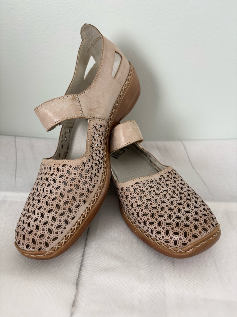 Rieker Antistress Doris G8 Mary Jane Leather Flats Beige Women’s Sz 9
